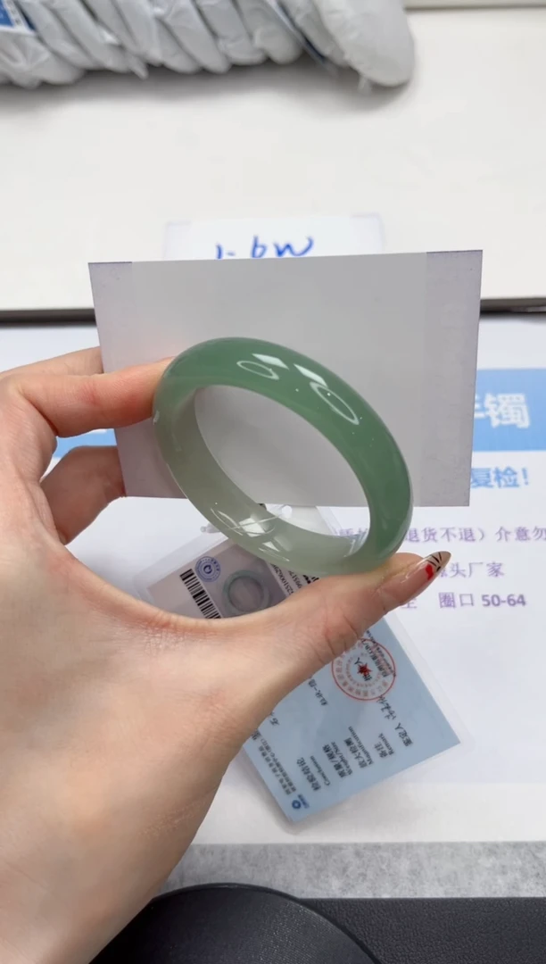 未镶嵌手镯石英质玉135-52.9
