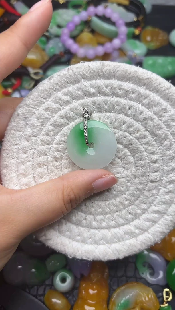 颈饰未镶嵌翡翠缅甸翡翠吊坠