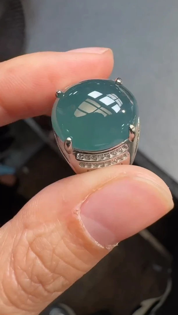 未镶嵌定制翡翠翡翠A货有轻微色差属于正常现象，戒指多样性发货1