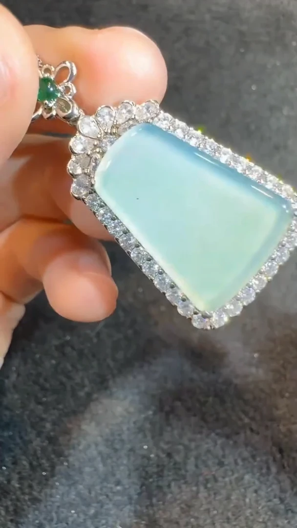 【闪购商品】翡翠吊坠(不含链)未镶嵌多样性发货其一不含链