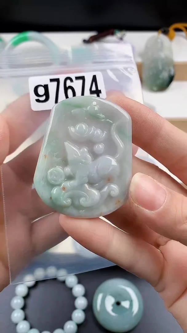 颈饰未镶嵌翡翠天然翡翠吊坠挂件