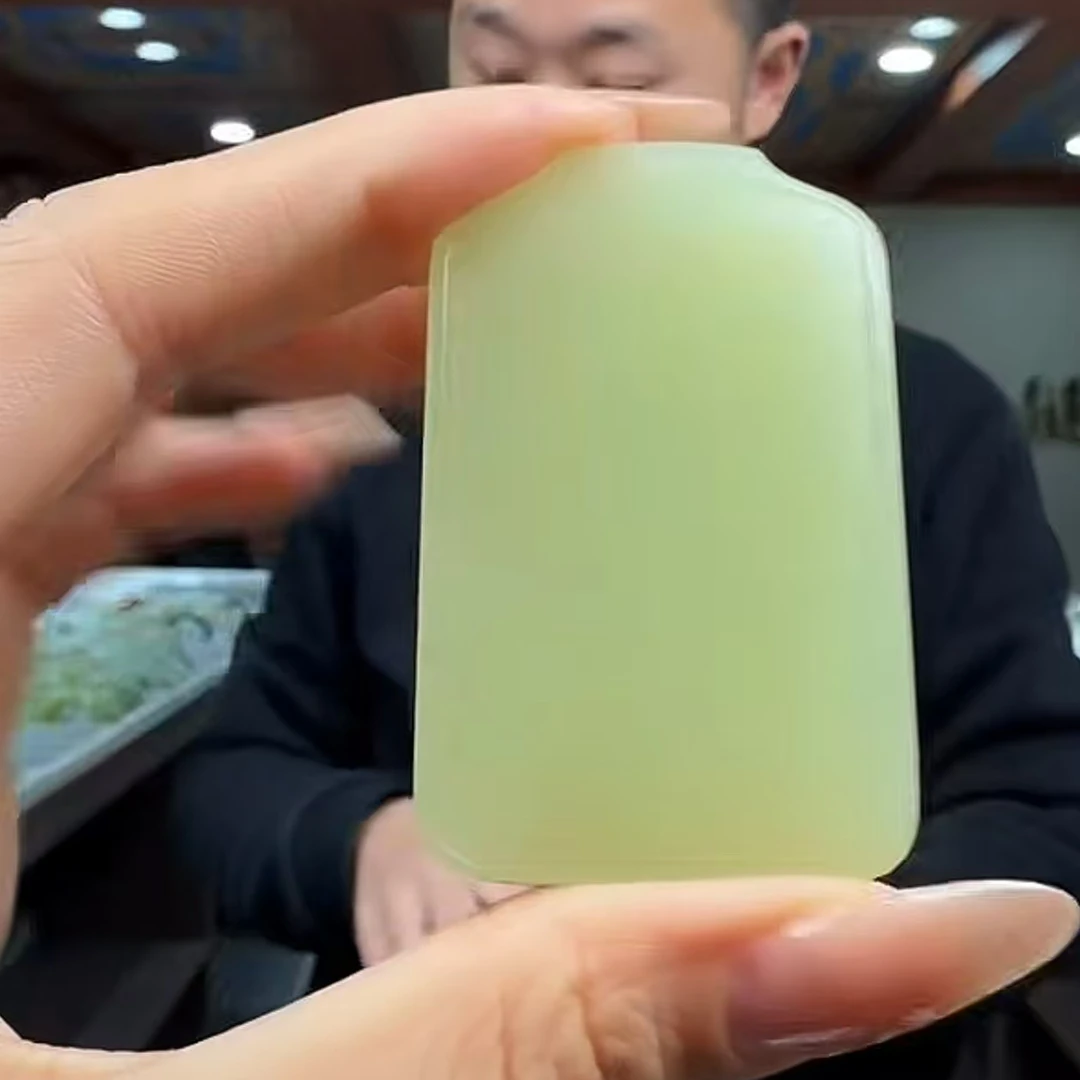 正宗天然和田玉吊坠