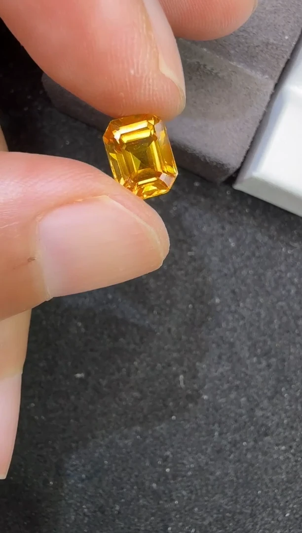 未镶嵌定制定制蓝宝石天然金丝雀黄2.085克拉