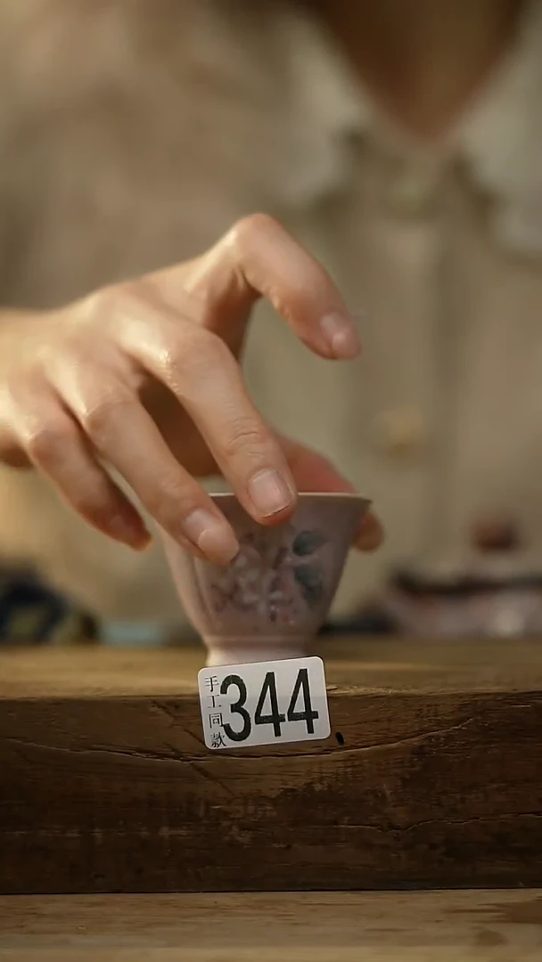 【闪购商品】瓷片手绘紫色金鱼系列小杯