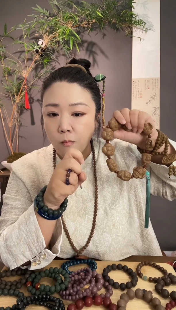 泥塑红麝香方的手持1.5