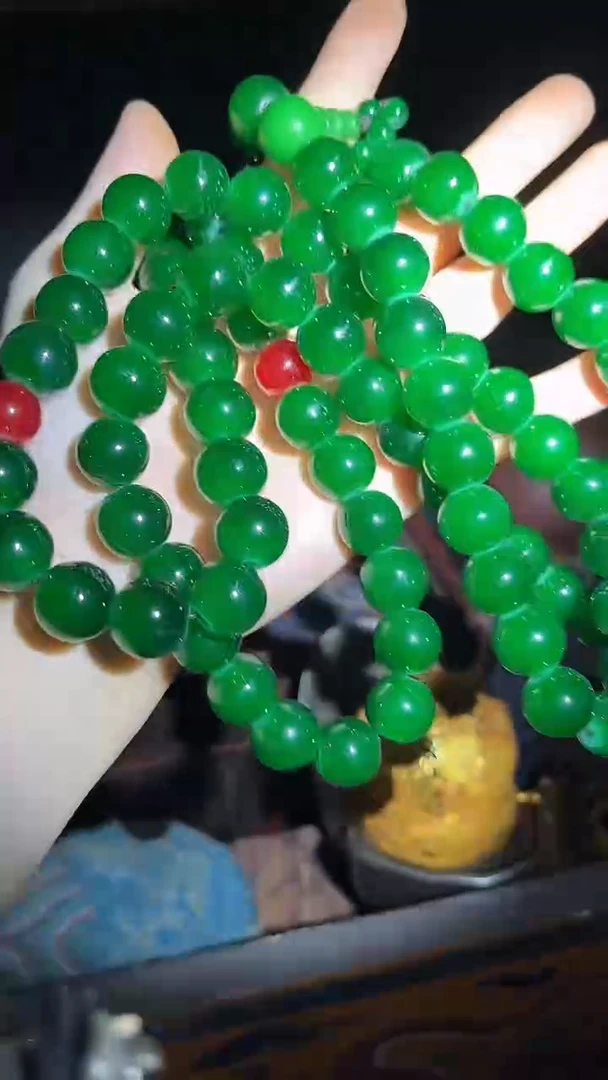 和田玉未镶嵌颈饰长串.1条.辣绿