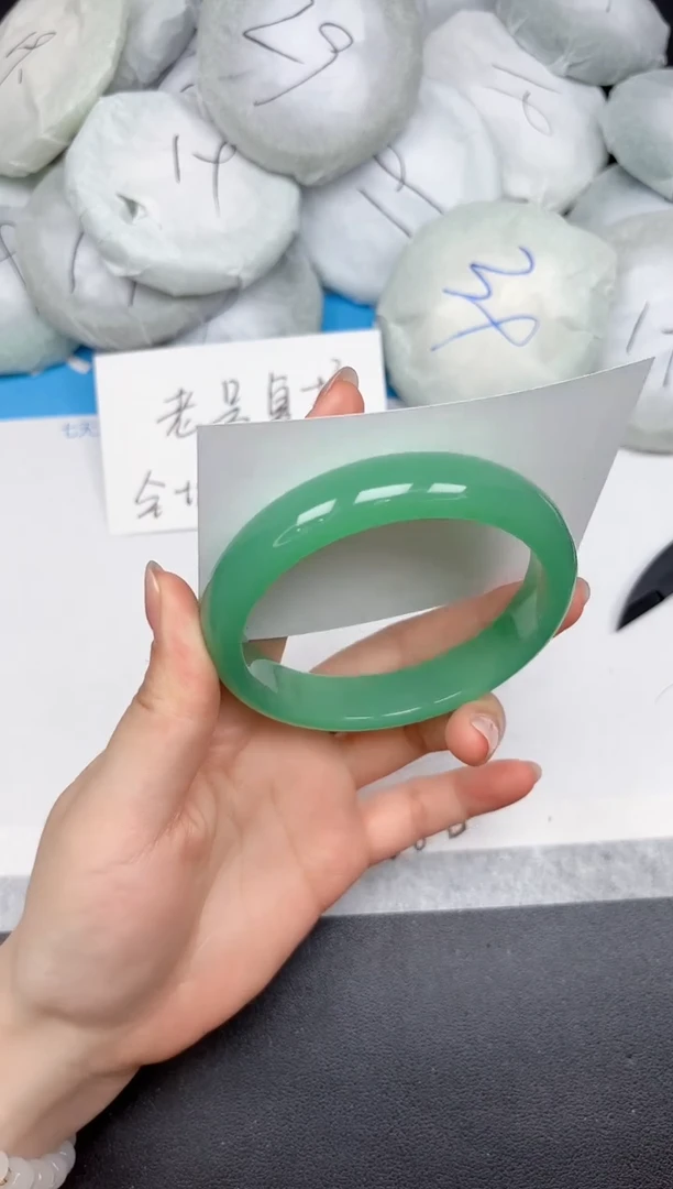 未镶嵌手镯石英质玉A332/63.7