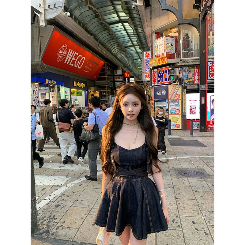 2025秋季新款时尚性感辣妹设计感露背连肩腰带牛仔连衣裙包臂短裙