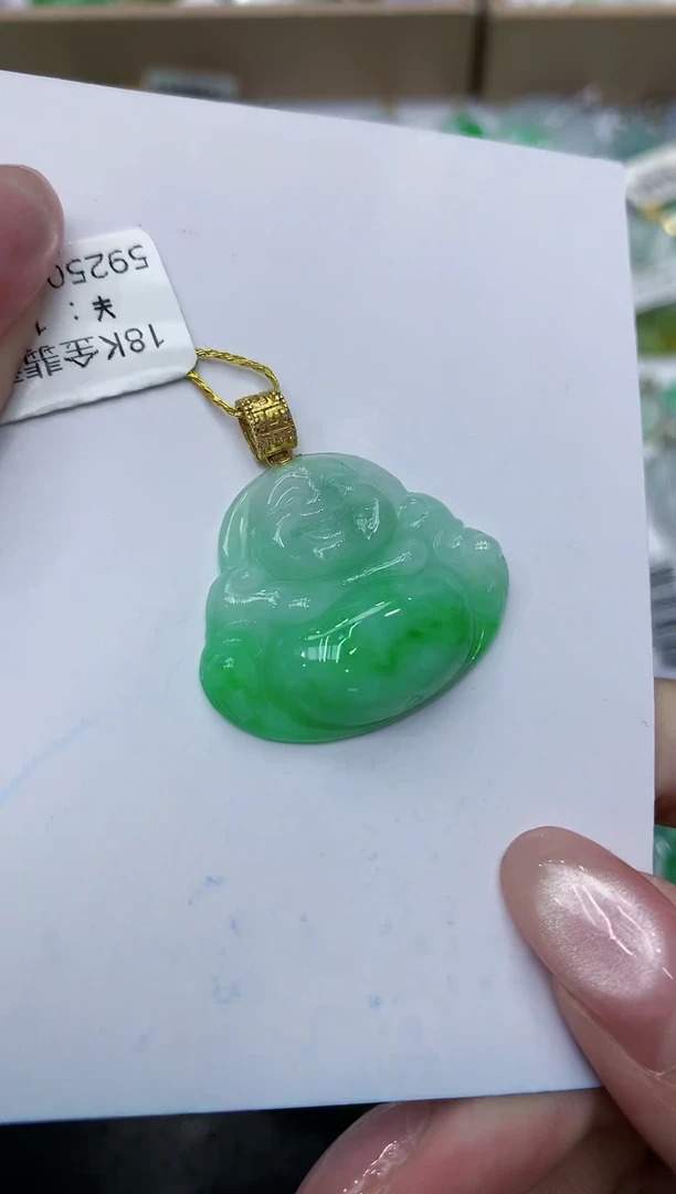 翡翠18K金镶嵌颈饰111111111