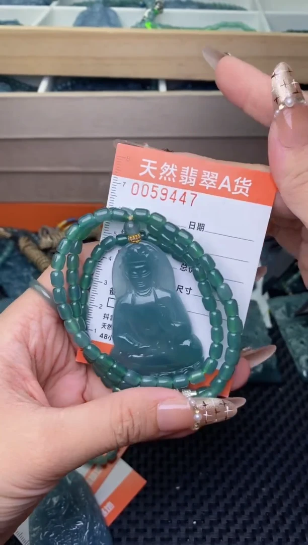 翡翠未镶嵌颈饰