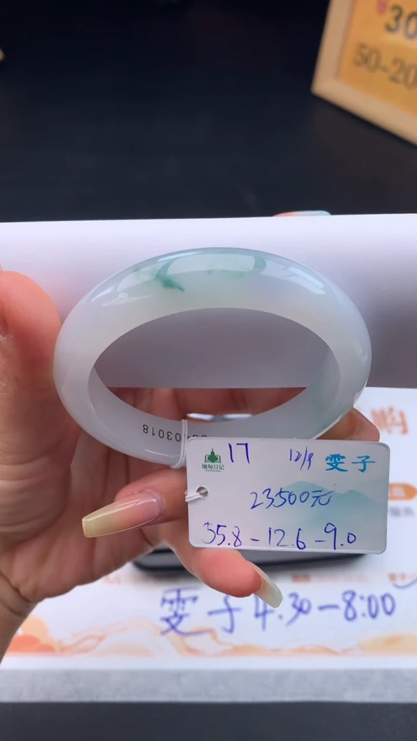 未镶嵌手镯翡翠自带#送人#，联系客服核对地址~