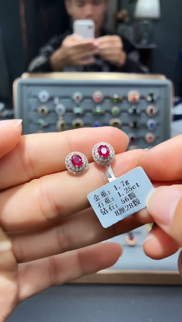18K金镶嵌耳饰红宝石1.25.