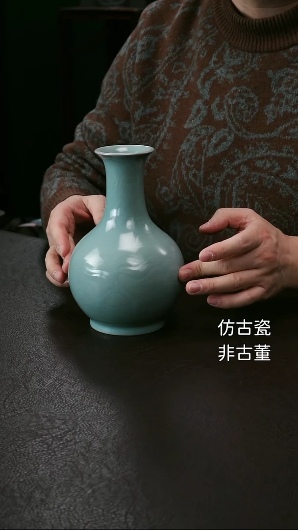 其他精品刻花鹅颈瓶27