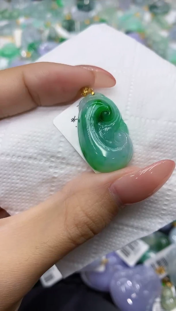 颈饰18K金镶嵌翡翠111111111111