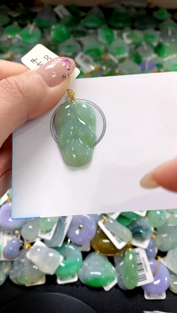 翡翠18K金镶嵌颈饰1