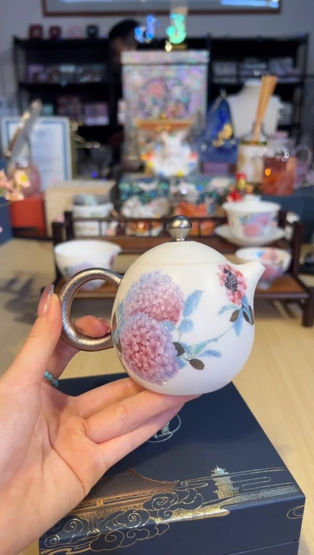 121宫礼绣球花茶壶