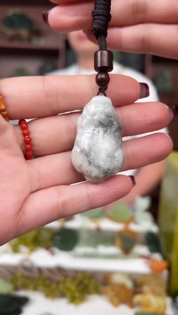 未镶嵌蛇纹石玉颈饰·