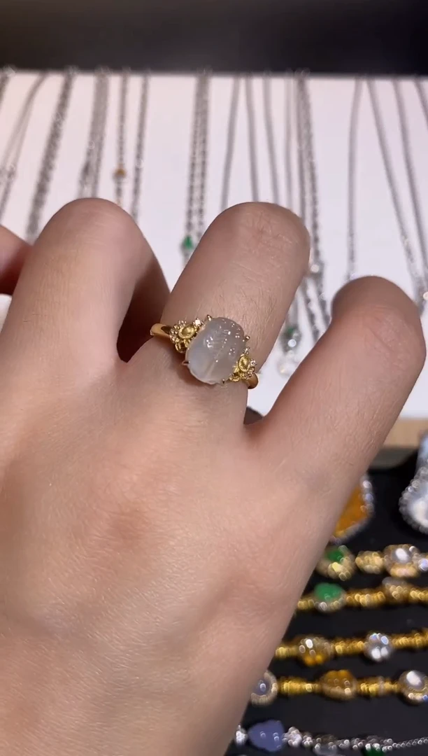 18K金镶嵌戒指翡翠戒指