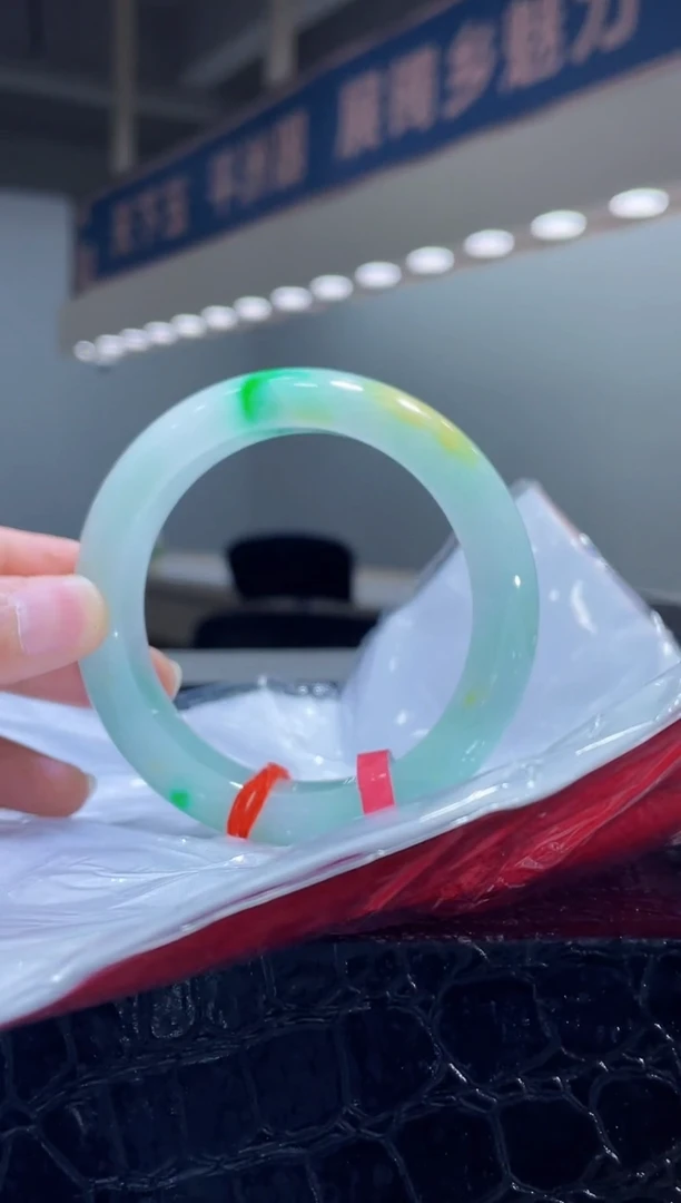 未镶嵌手镯翡翠  1
