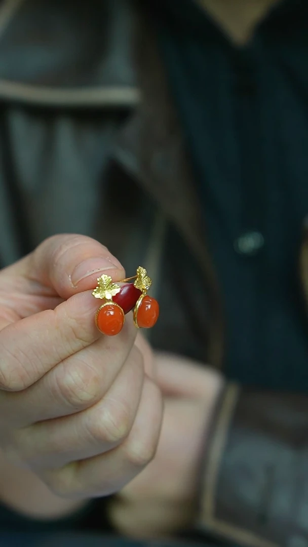 【闪购商品】南红玛瑙颈饰银S925镀金镶嵌南红耳钉GG/1