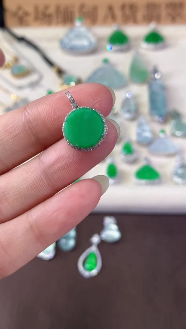 吊坠(不含链)18K金镶嵌翡翠A388|1980