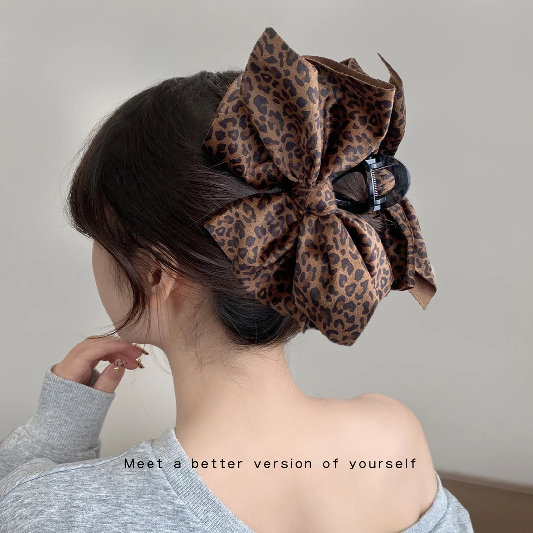 2026云朵韩国布艺气质小豹纹抓夹女高级感洋气时尚发饰鲨鱼夹头饰