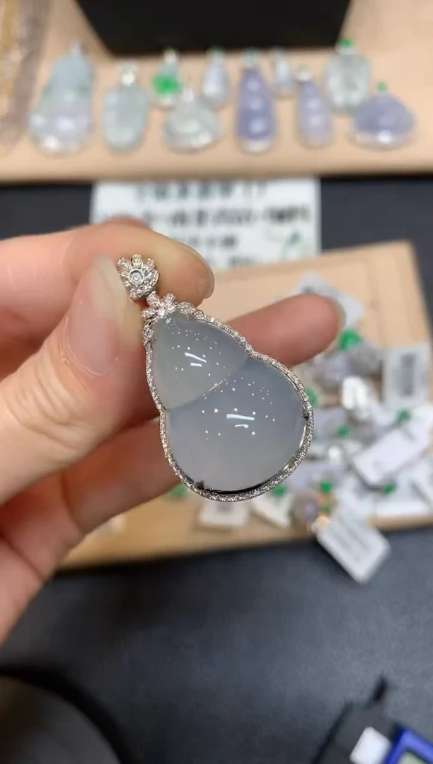 【闪购商品】翡翠颈饰18K金镶嵌葫芦【无服务费