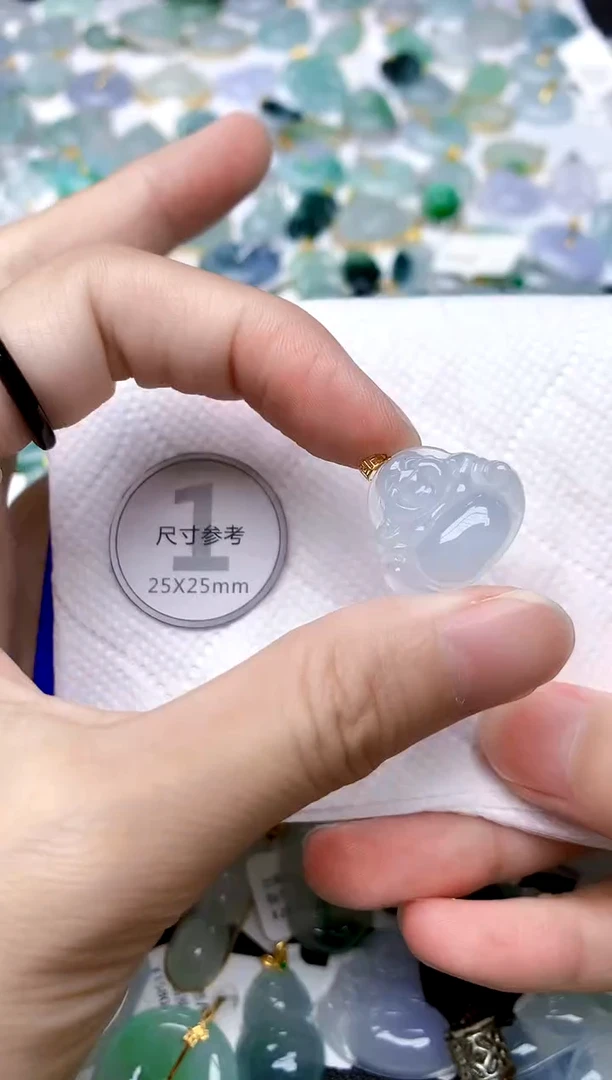颈饰18K金镶嵌翡翠天然A货翡翠