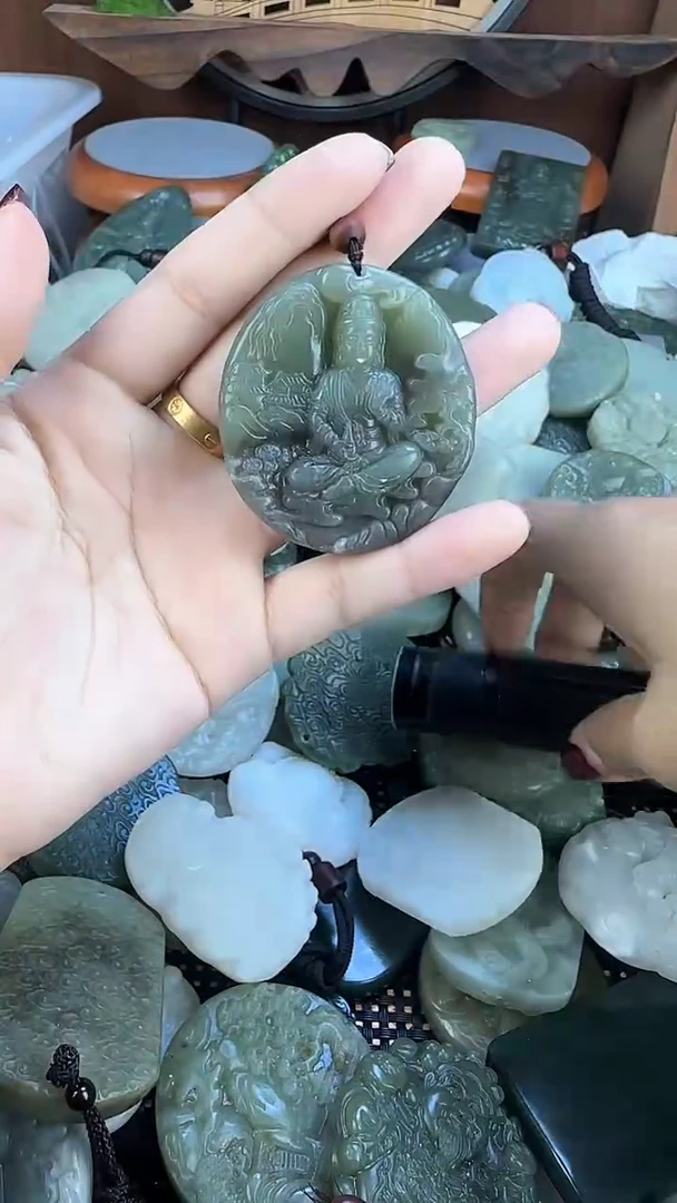 颈饰未镶嵌和田玉1