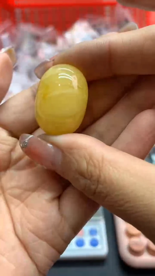 未镶嵌琥珀珠宝奇石870