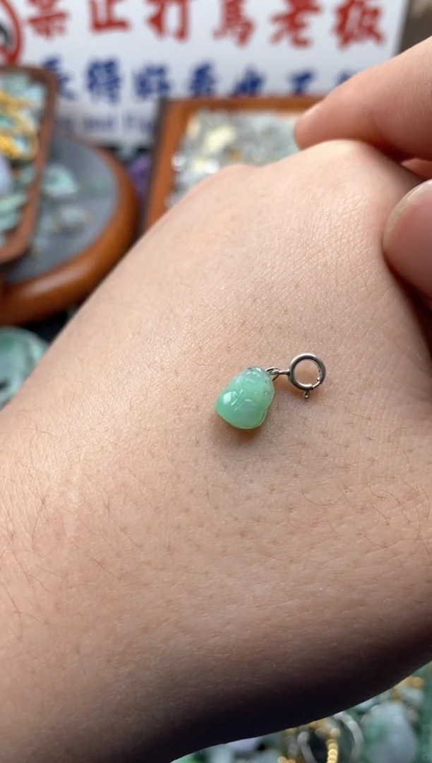 【闪购商品】翡翠颈饰未镶嵌哥哥