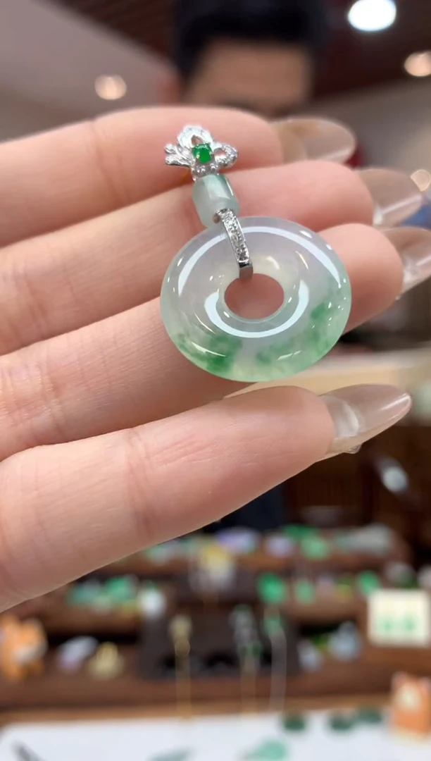 【闪购商品】翡翠吊坠(不含链)18K金镶嵌甜甜圈