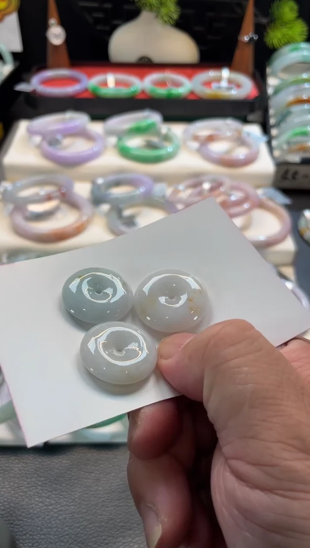 颈饰未镶嵌翡翠37号链接 有纹裂