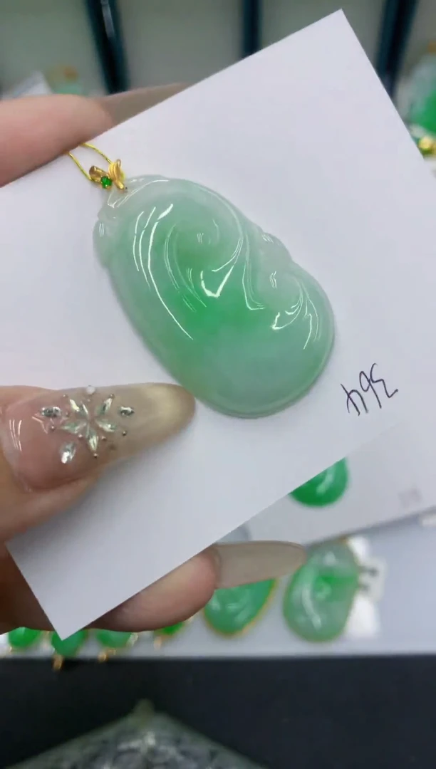 颈饰18K金镶嵌翡翠111111