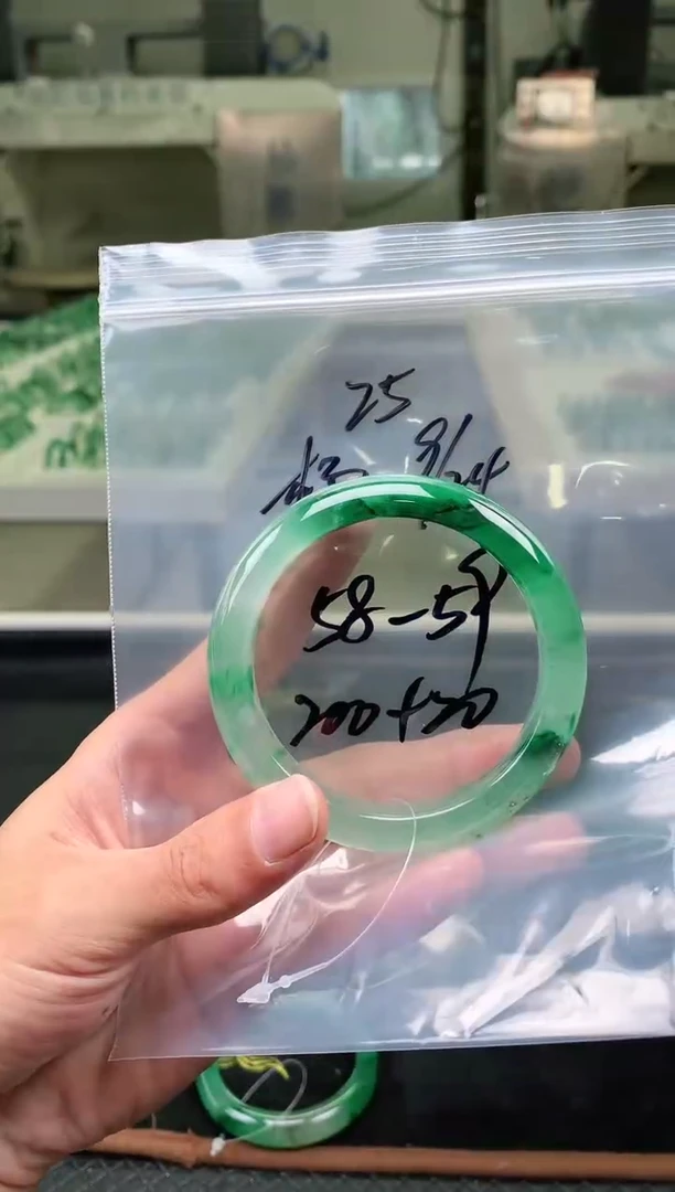 未镶嵌非洲翠手镯石英质玉非洲翠手镯58-59圈口25号