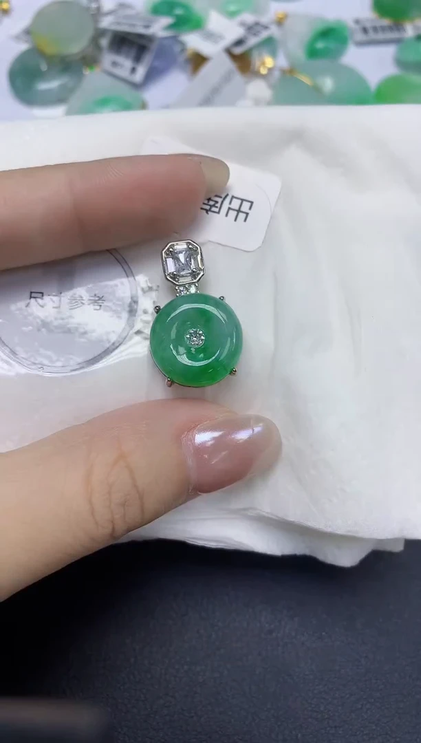 翡翠未镶嵌颈饰天然缅甸翡翠A货多样性发一件