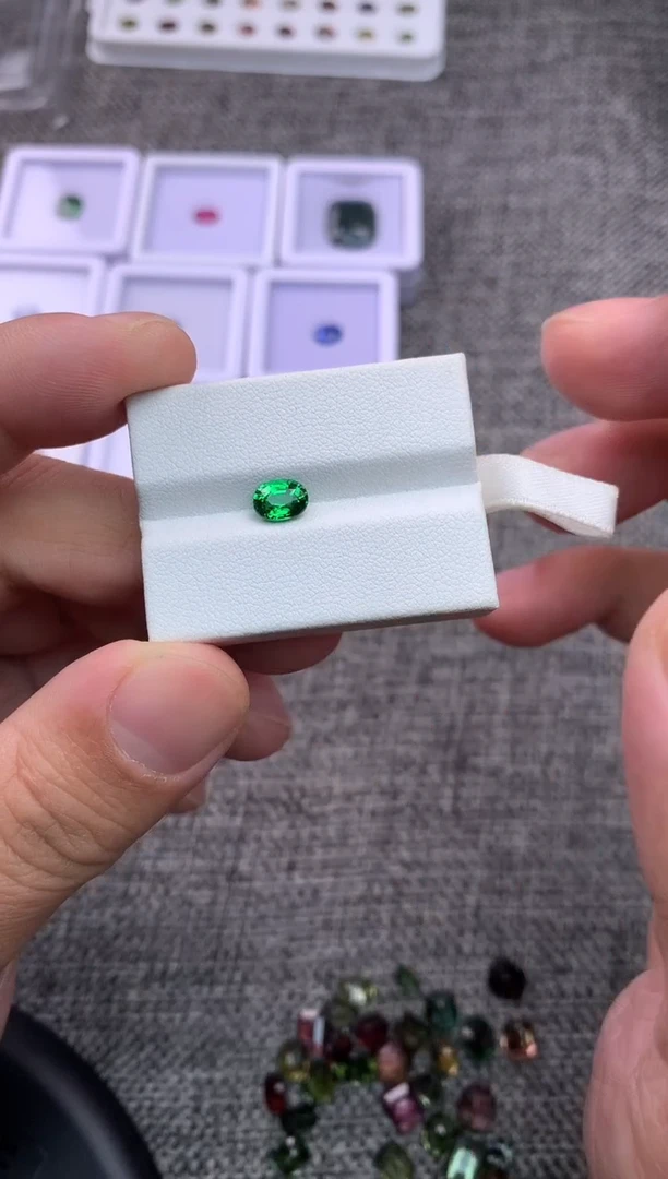 未镶嵌裸石石榴石帕****k1.1克拉