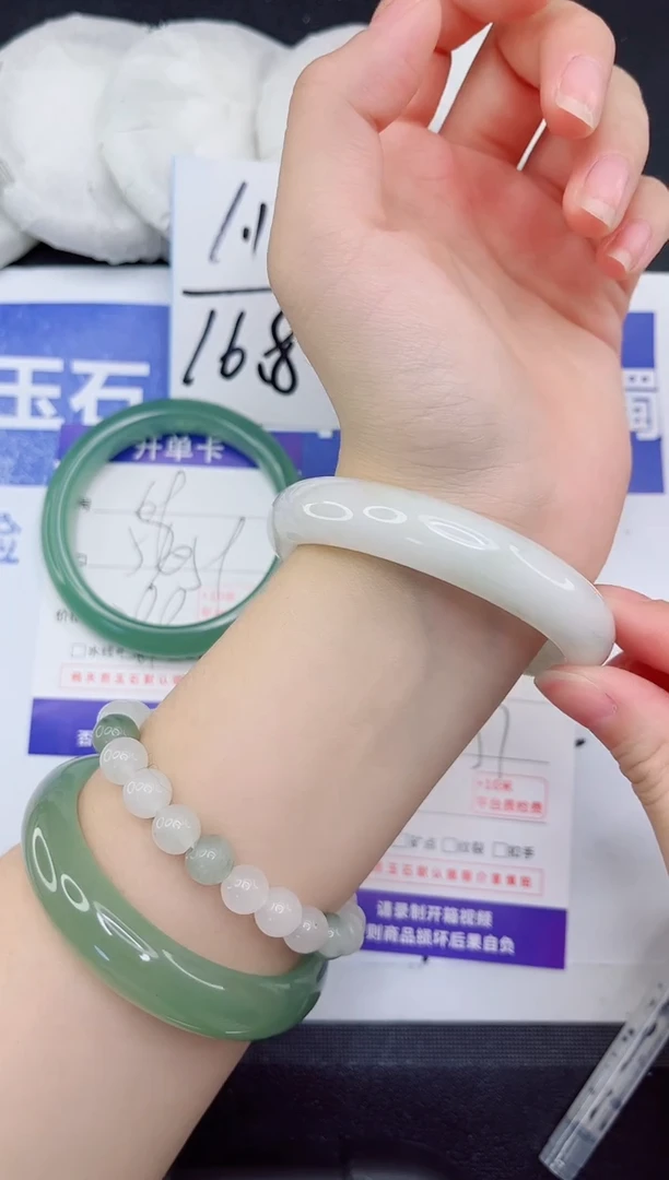未镶嵌手镯石英质玉70-56