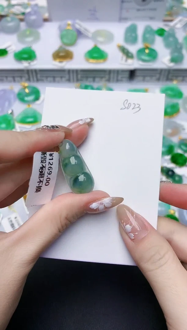 翡翠18K金镶嵌颈饰天然缅甸翡翠A货