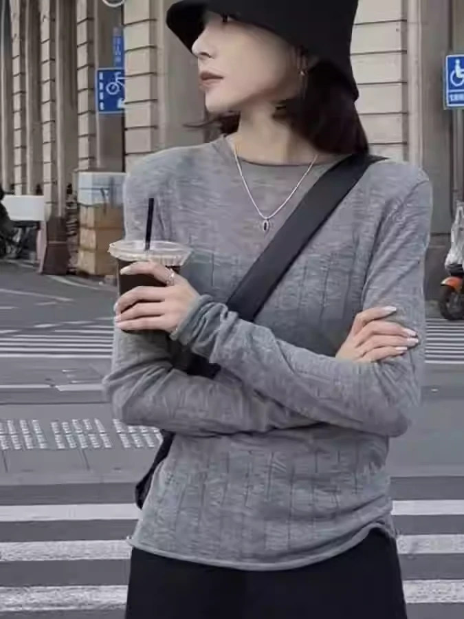 职业阿玛诗官2025秋冬款百搭洋气修身高级灰上衣休闲圆领针织衫女