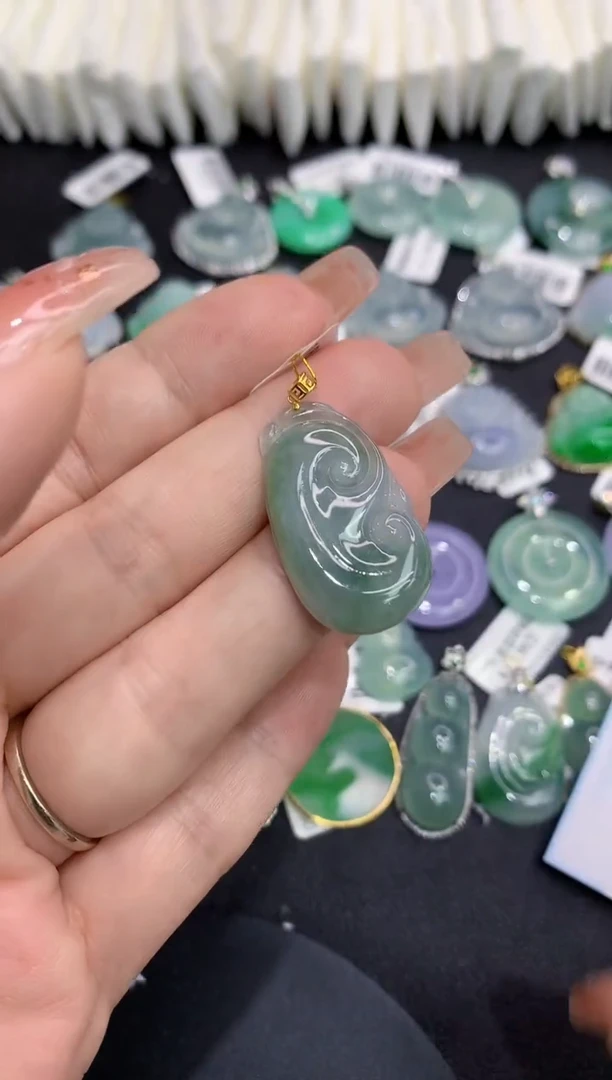 吊坠(不含链)18K金镶嵌翡翠11111111111