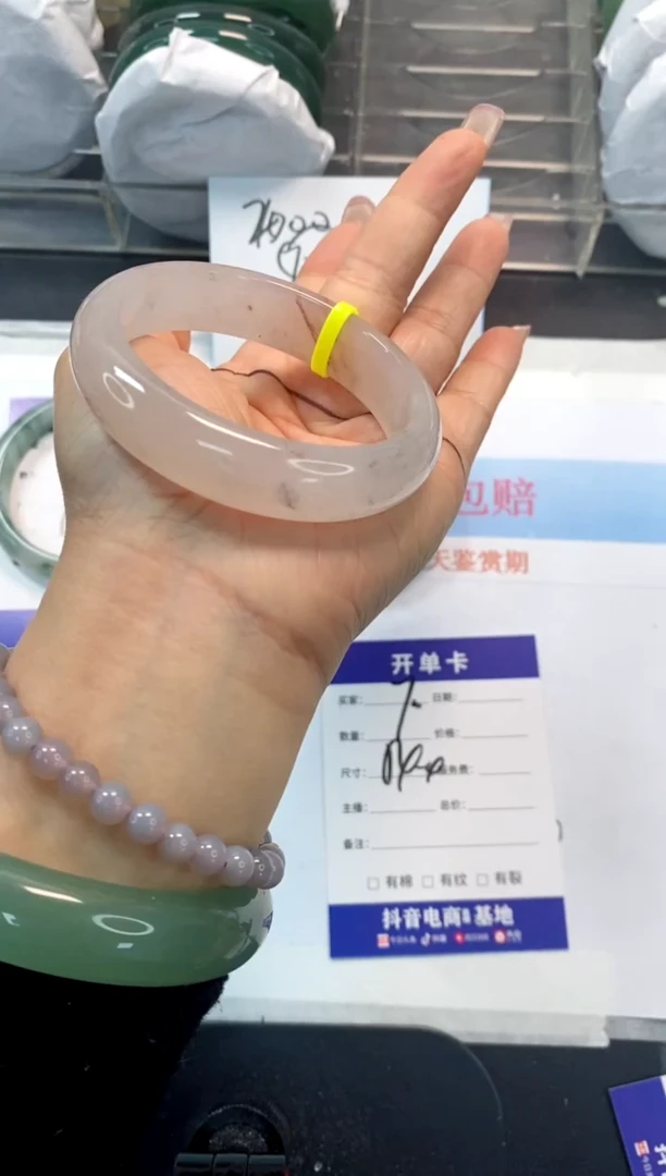 未镶嵌手镯石英质玉70-54.4