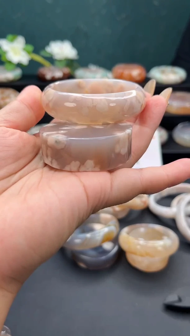 未镶嵌手镯石英质玉（53圈口）赠送镯心 无证书