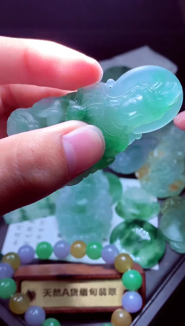 未镶嵌定制翡翠马*?毛货翡翠定制