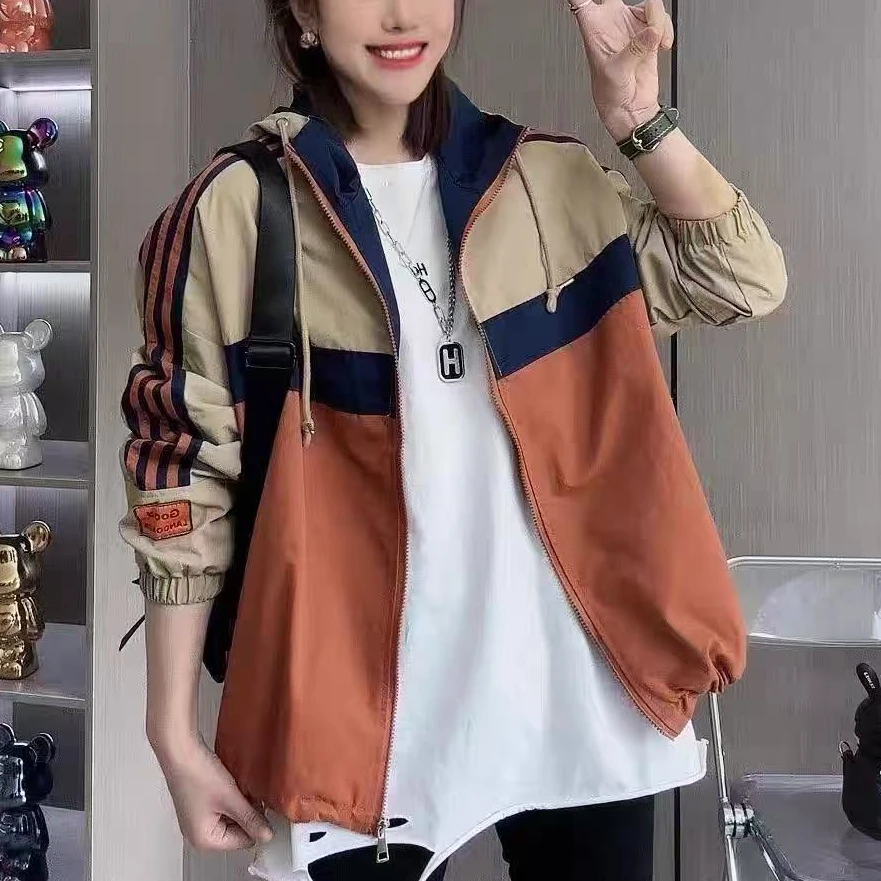 文文严选-秋季时尚拼色连帽冲锋衣外套女宽松百搭休闲减龄上衣