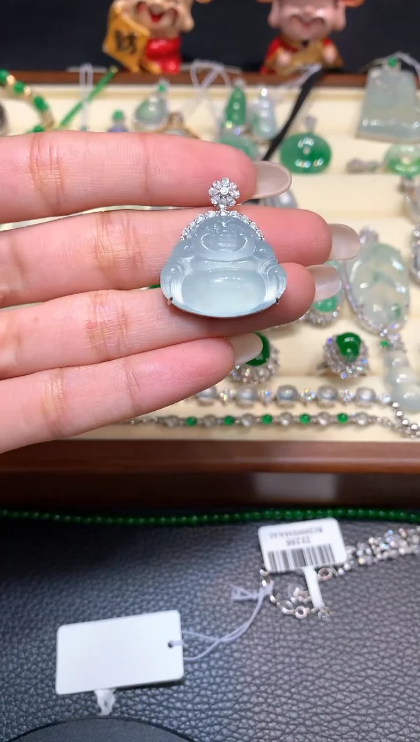 颈饰18K金镶嵌翡翠1