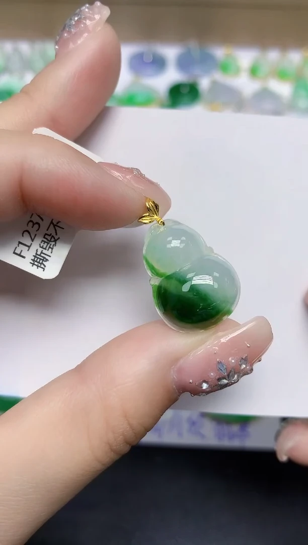 颈饰18K金镶嵌翡翠天然缅甸翡翠A货翡翠百元以上9元证书费自理