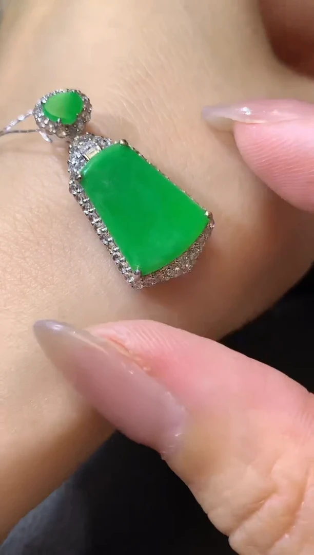 翡翠18K金镶嵌吊坠(不含链)A106