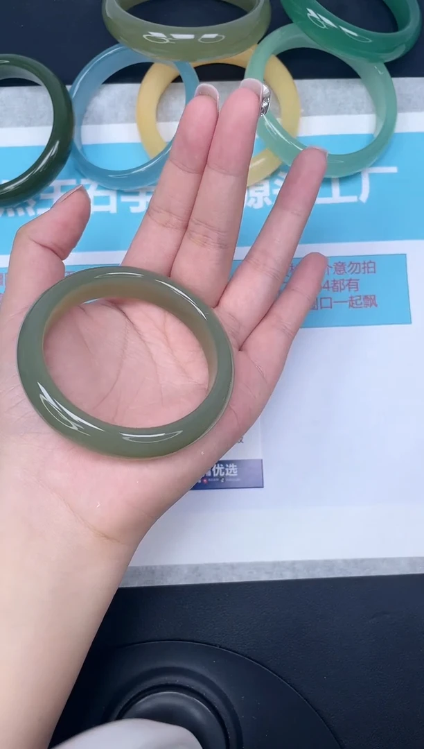 未镶嵌手镯石英质玉174-56.5
