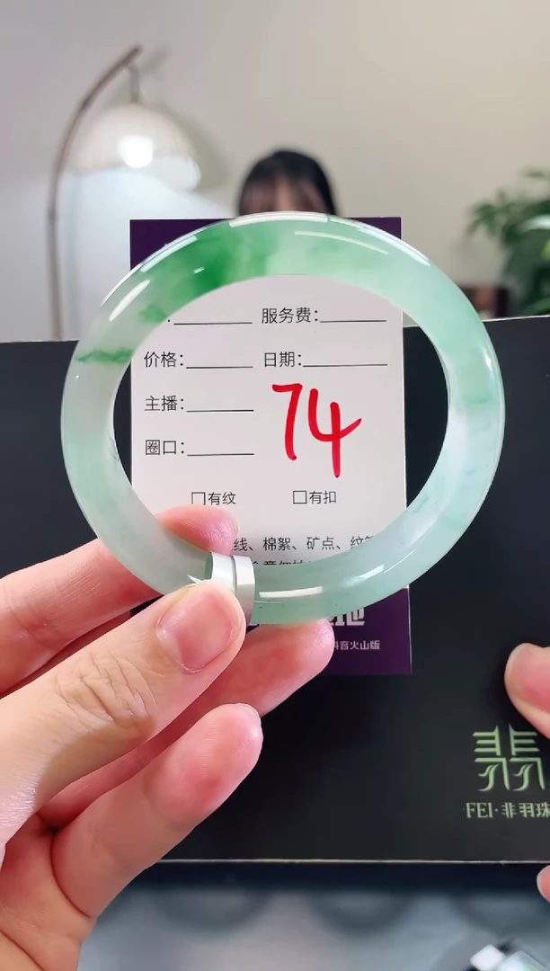 未镶嵌手镯石英质玉74